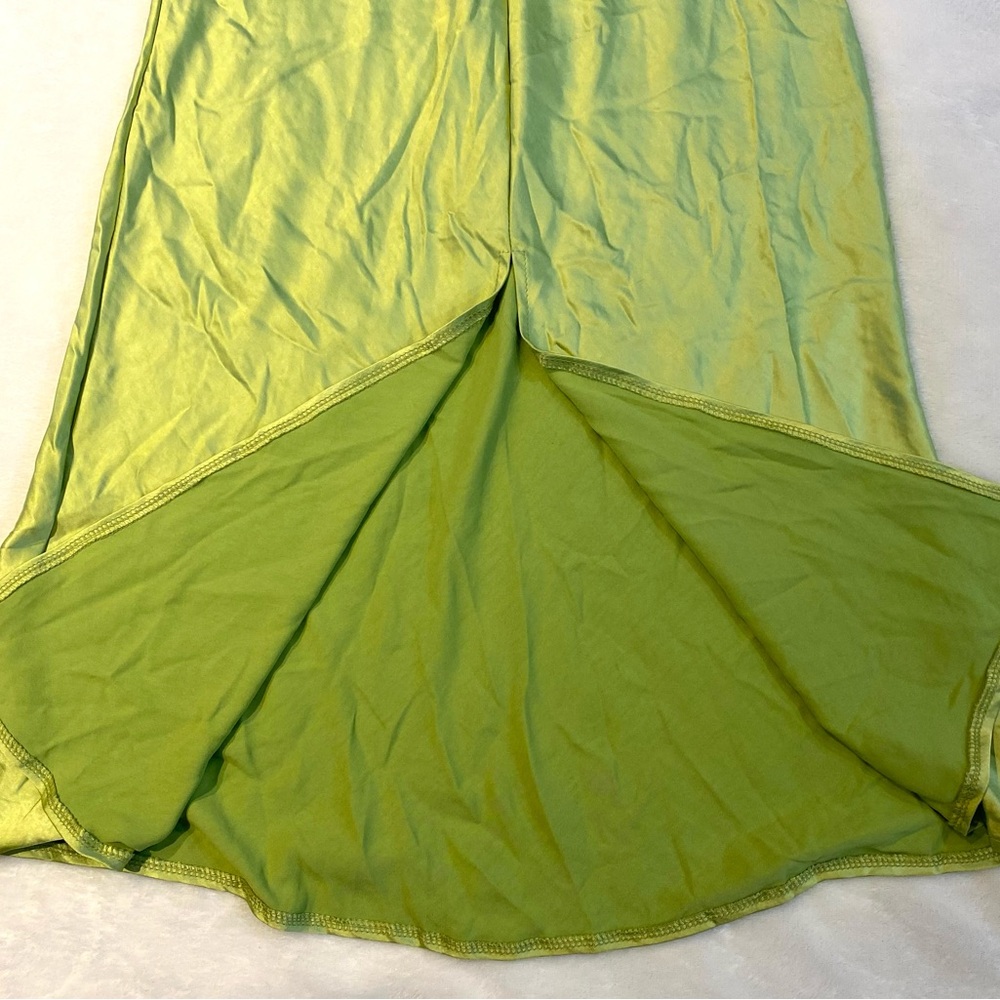 NWT Realtix Elegant Green Satin Dress - Picture 10 of 13